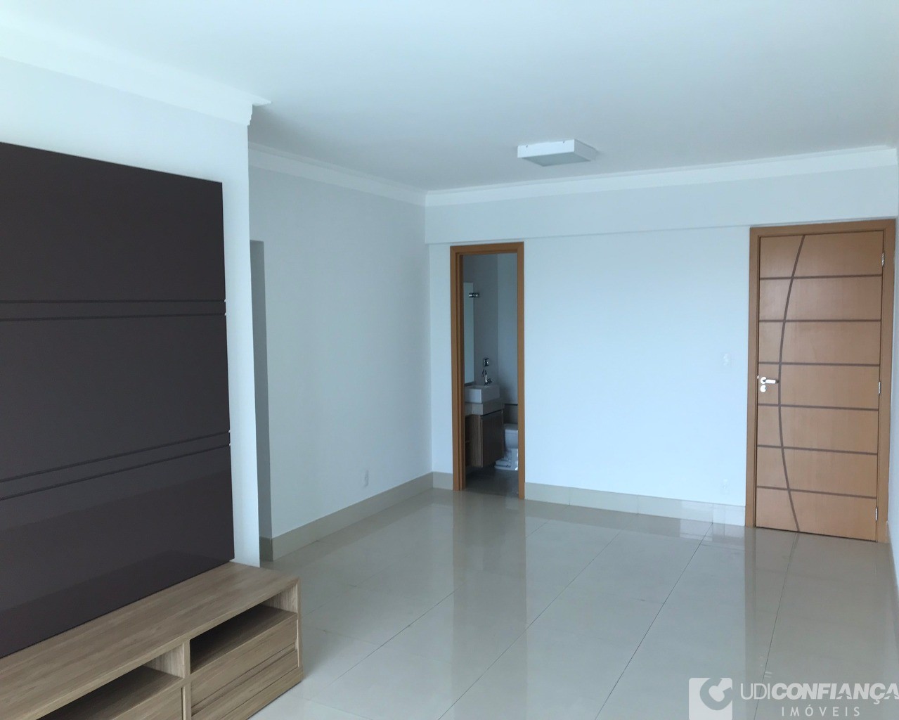 Apartamento à venda com 3 quartos, 94m² - Foto 2