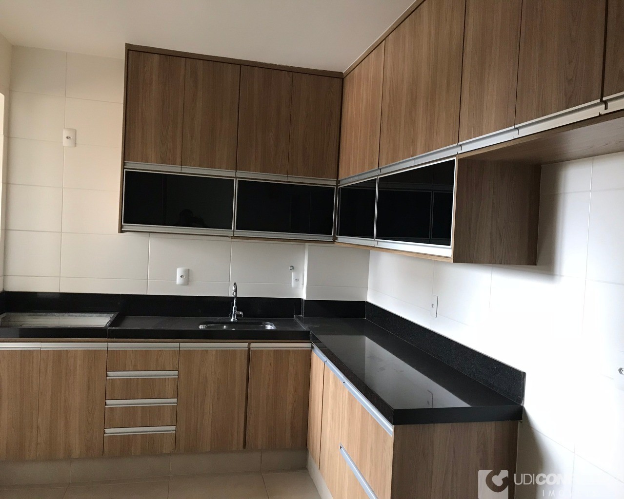 Apartamento à venda com 3 quartos, 94m² - Foto 3