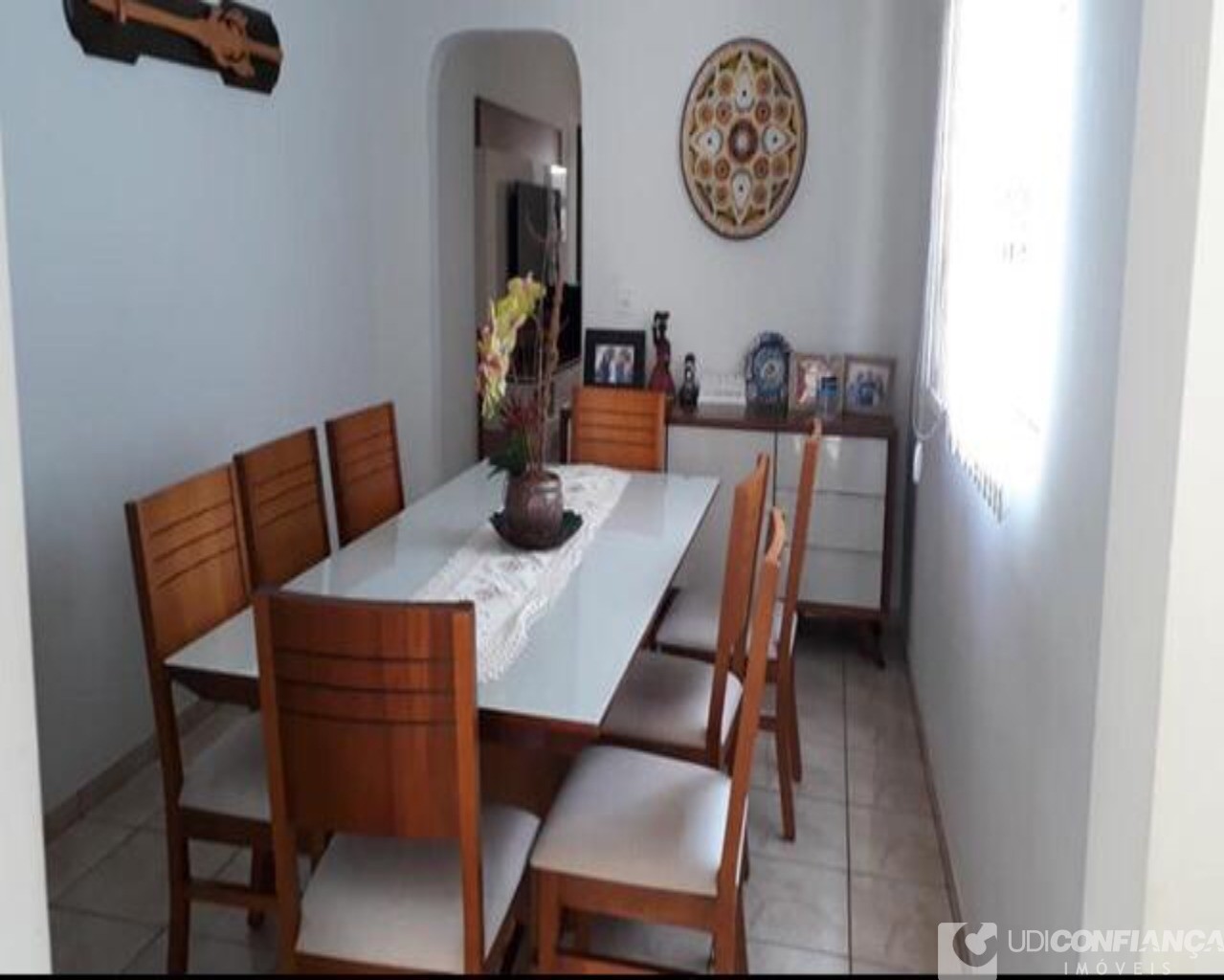 Casa à venda com 3 quartos, 192m² - Foto 1