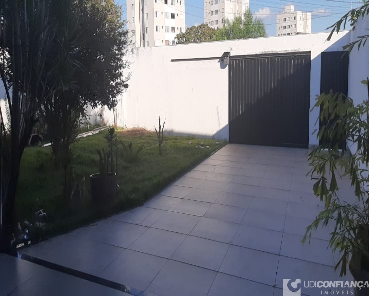 Casa à venda com 2 quartos, 137m² - Foto 1