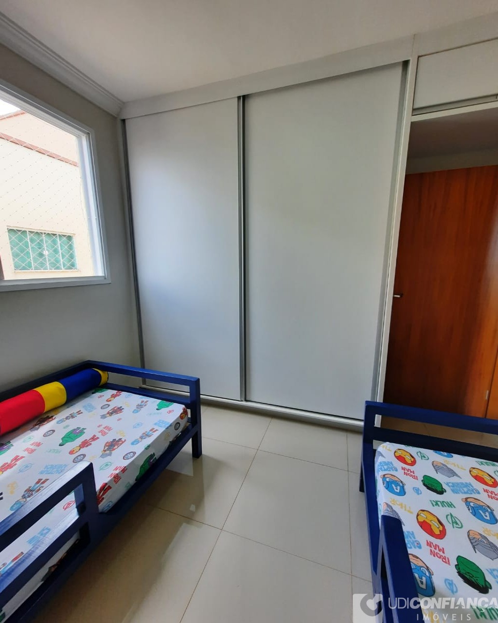 Apartamento à venda com 2 quartos, 67m² - Foto 3