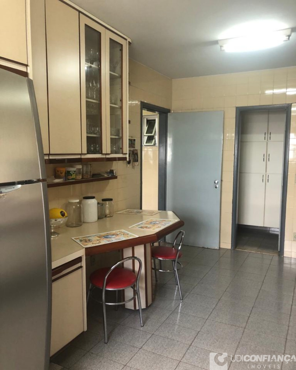 Apartamento à venda com 3 quartos, 177m² - Foto 2