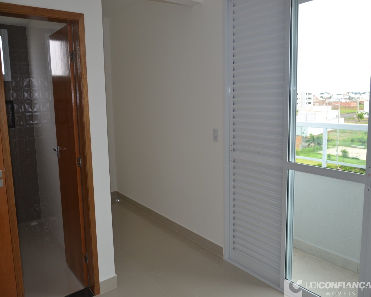 Apartamento à venda com 2 quartos, 62m² - Foto 4