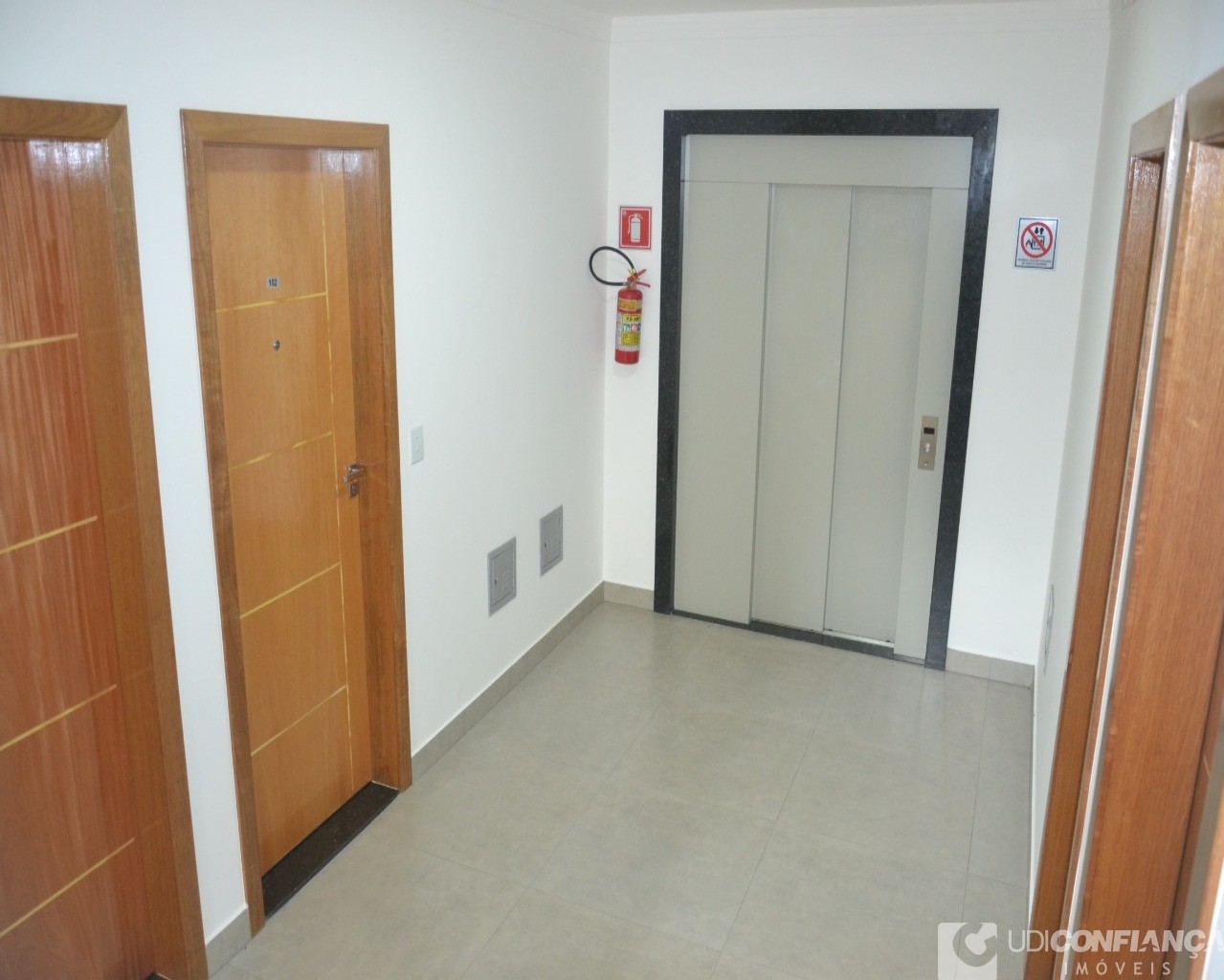 Apartamento à venda com 2 quartos, 62m² - Foto 11