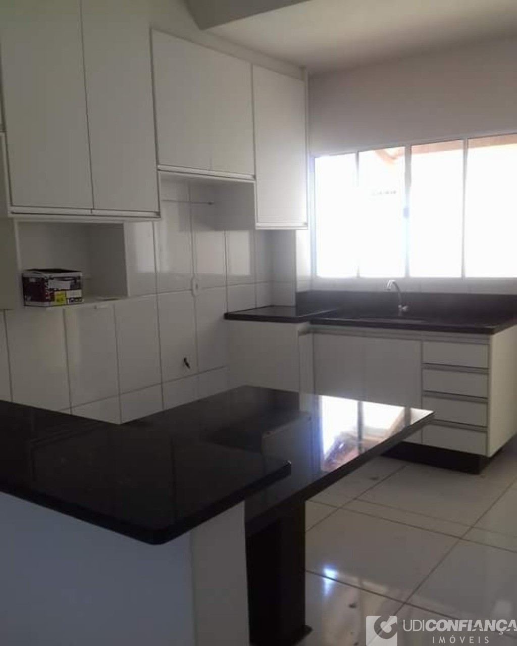 Apartamento à venda com 2 quartos, 77m² - Foto 3