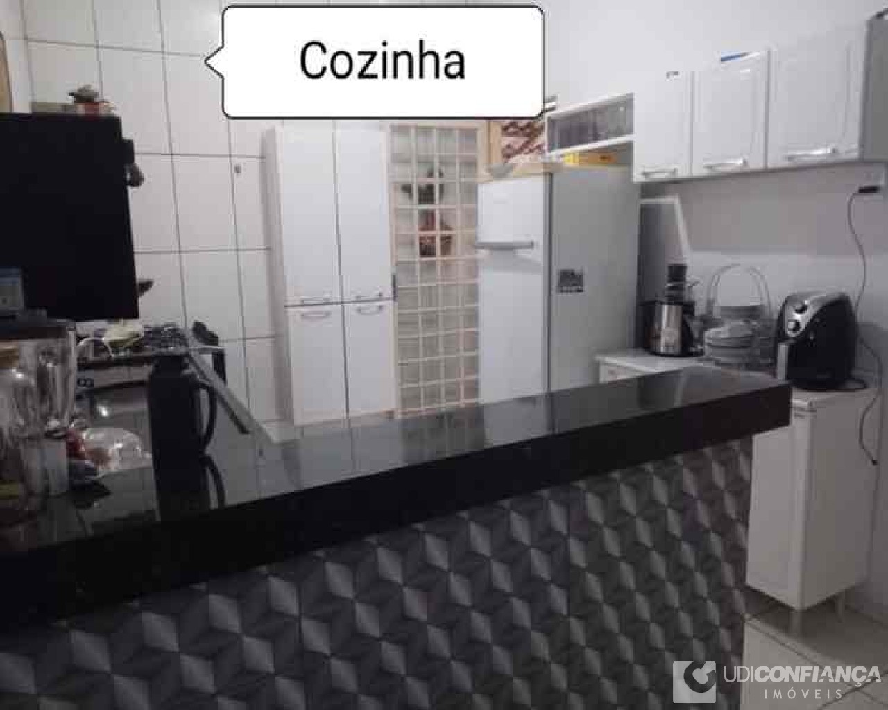 Casa à venda com 3 quartos, 70m² - Foto 2