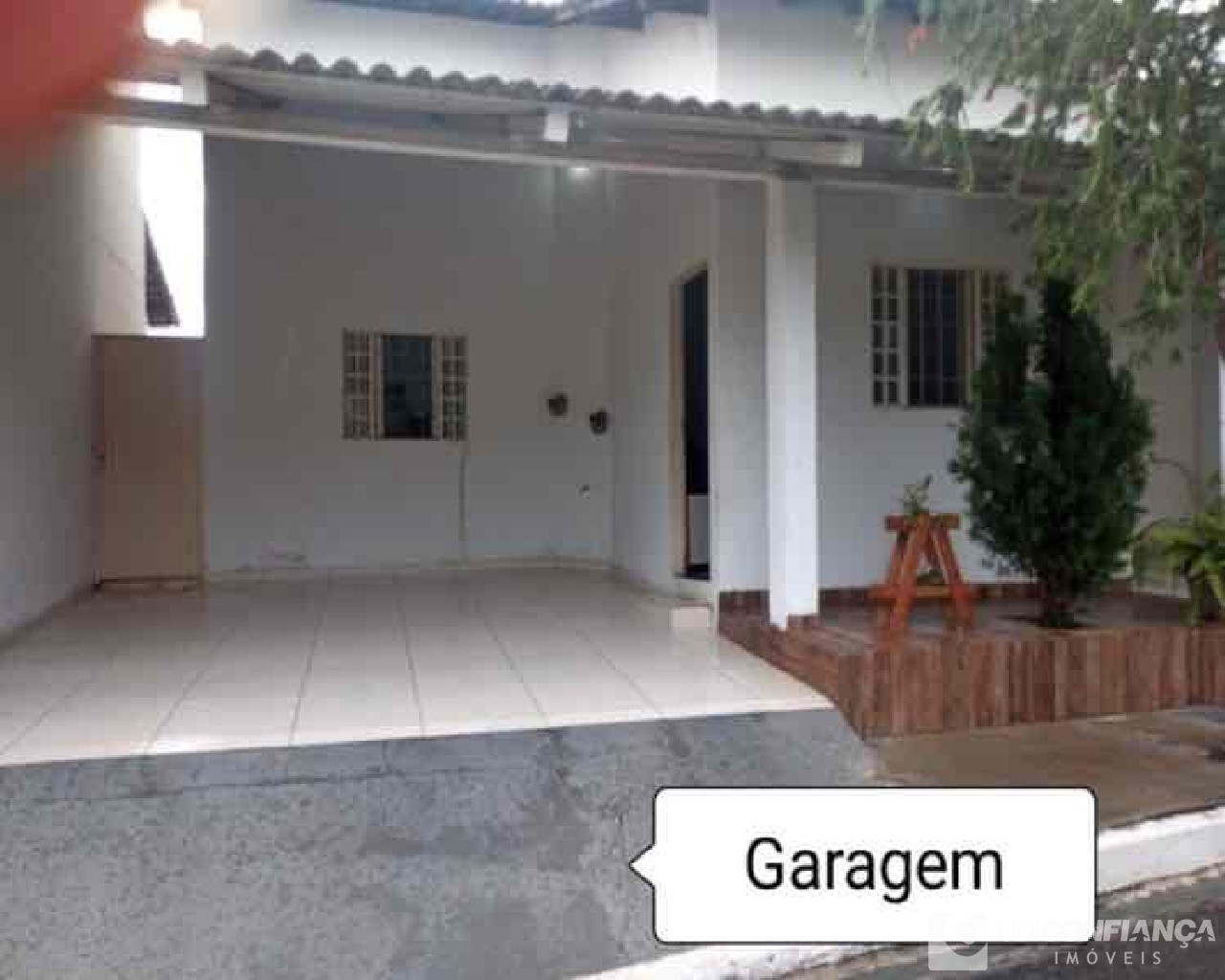 Casa à venda com 3 quartos, 70m² - Foto 1