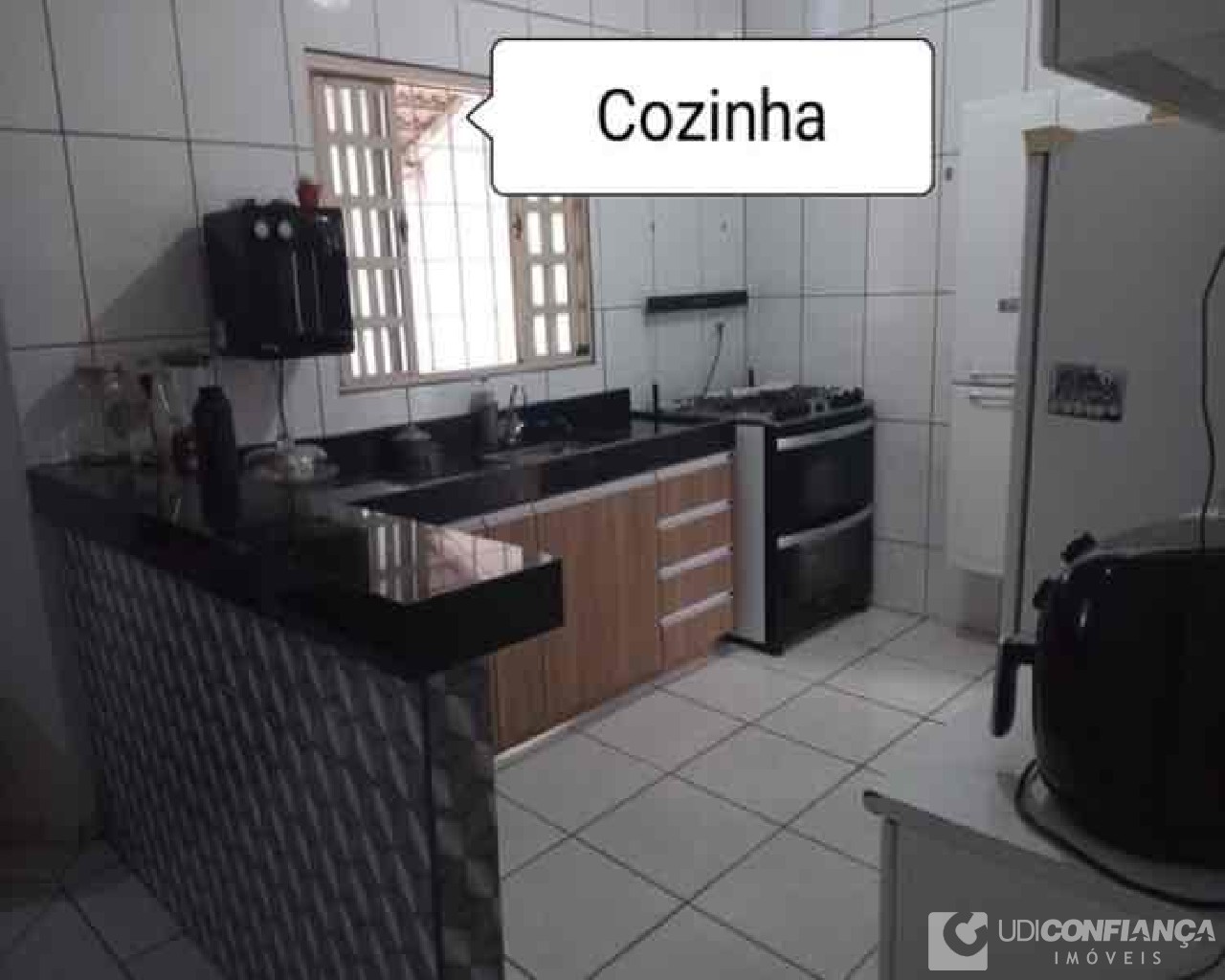 Casa à venda com 3 quartos, 70m² - Foto 4