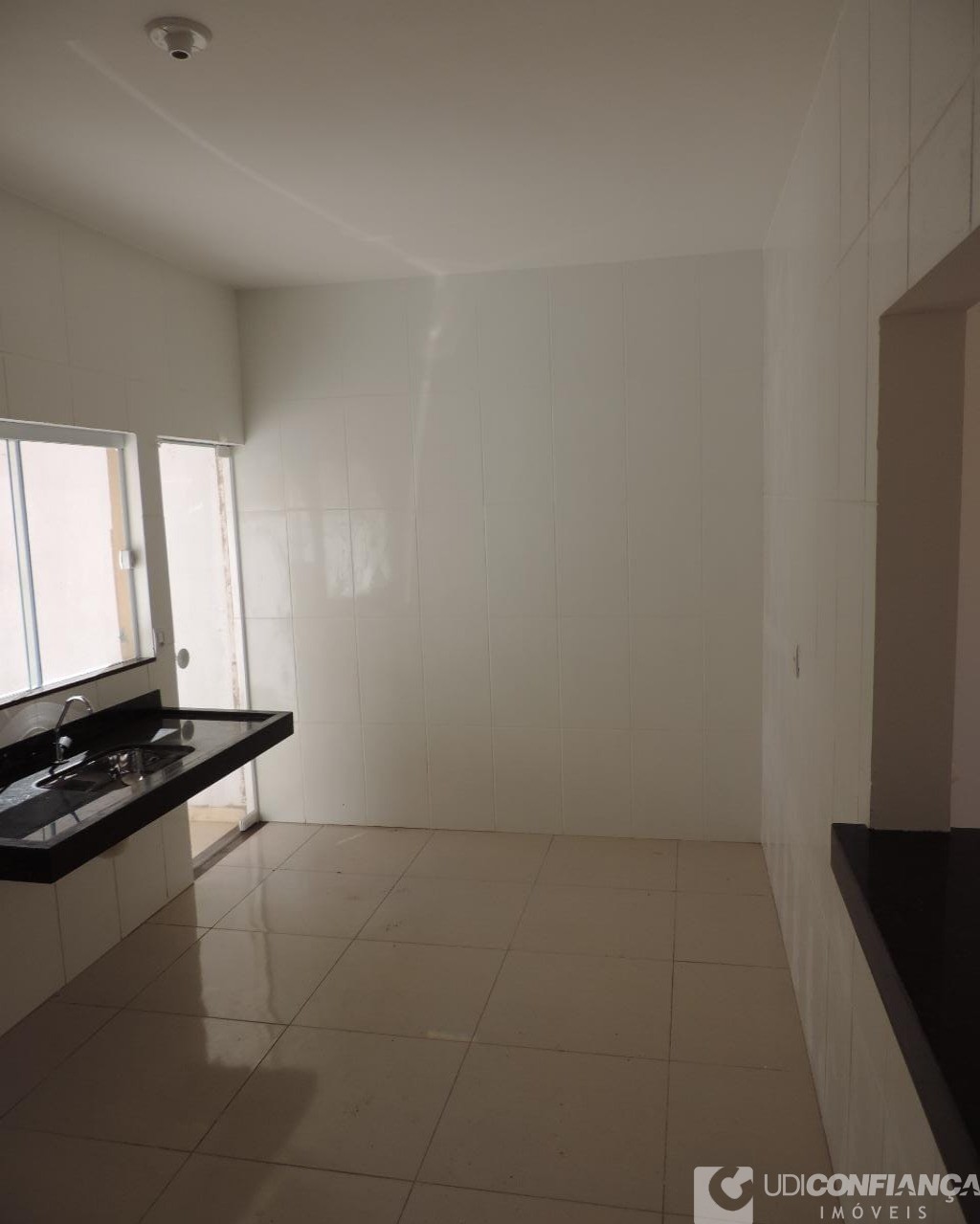 Casa à venda com 2 quartos, 63m² - Foto 1