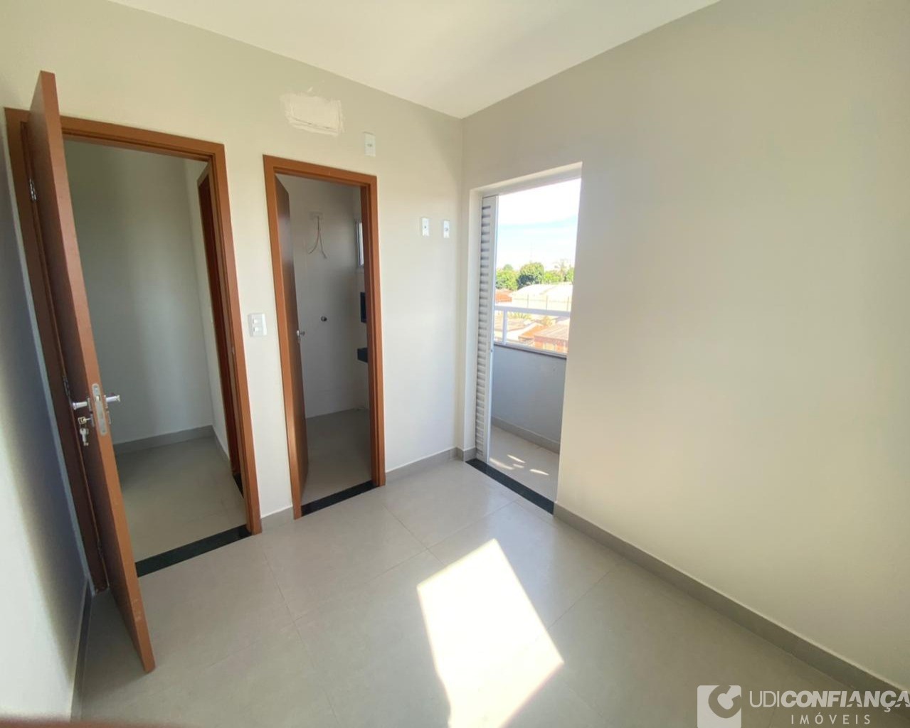 Apartamento à venda com 3 quartos, 100m² - Foto 3