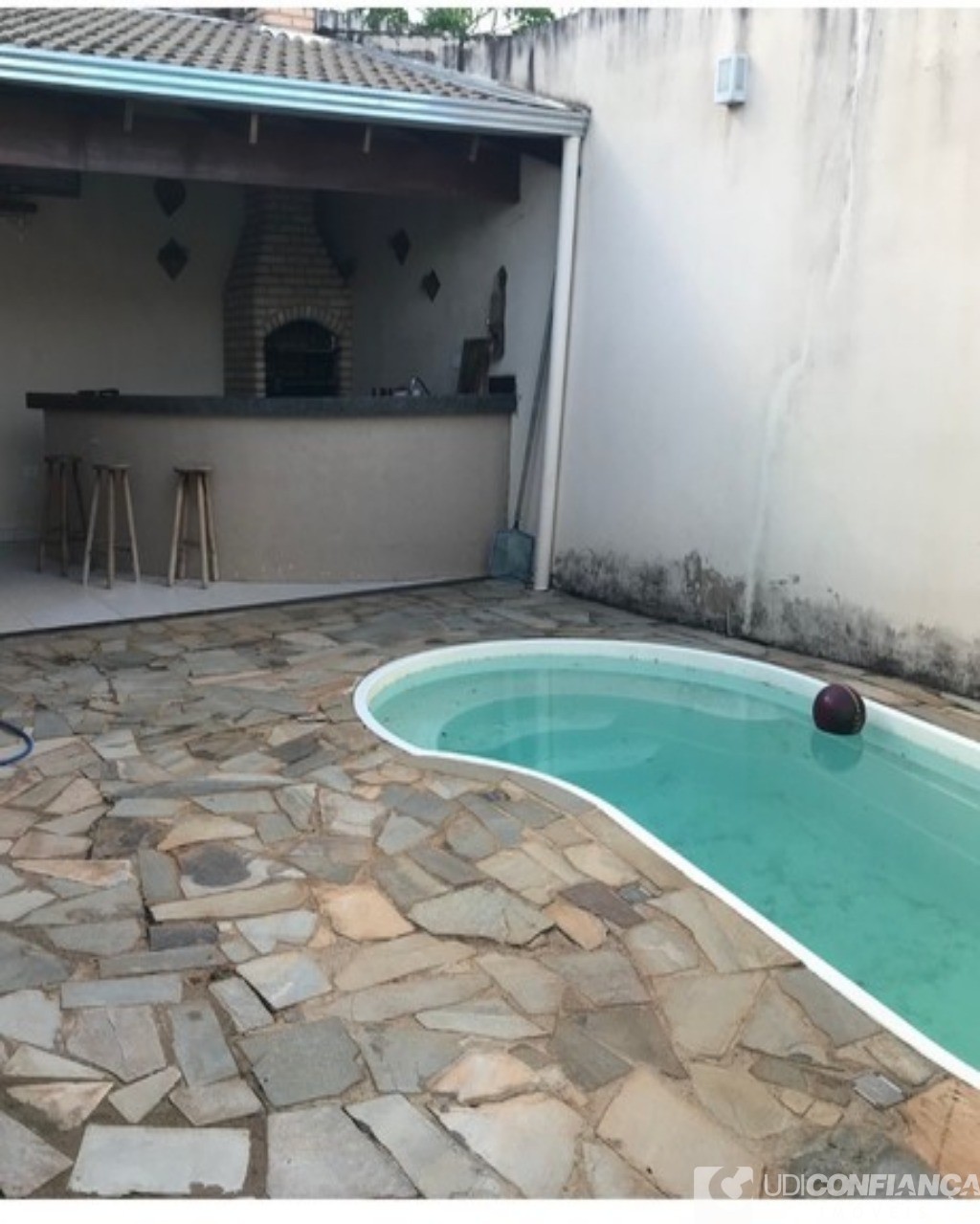 Casa à venda com 3 quartos, 140m² - Foto 1