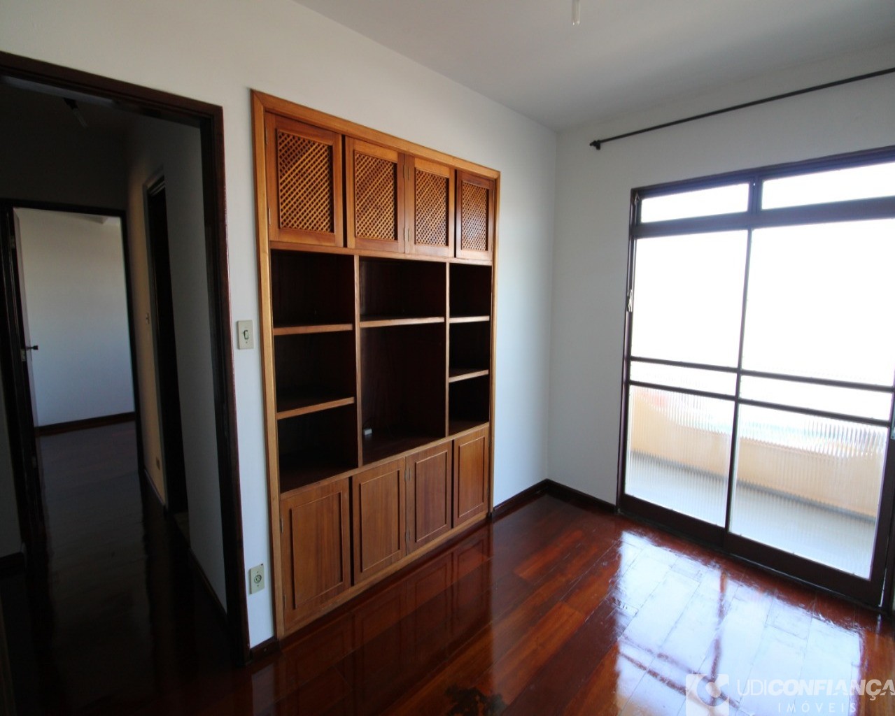 Apartamento à venda com 3 quartos, 117m² - Foto 3