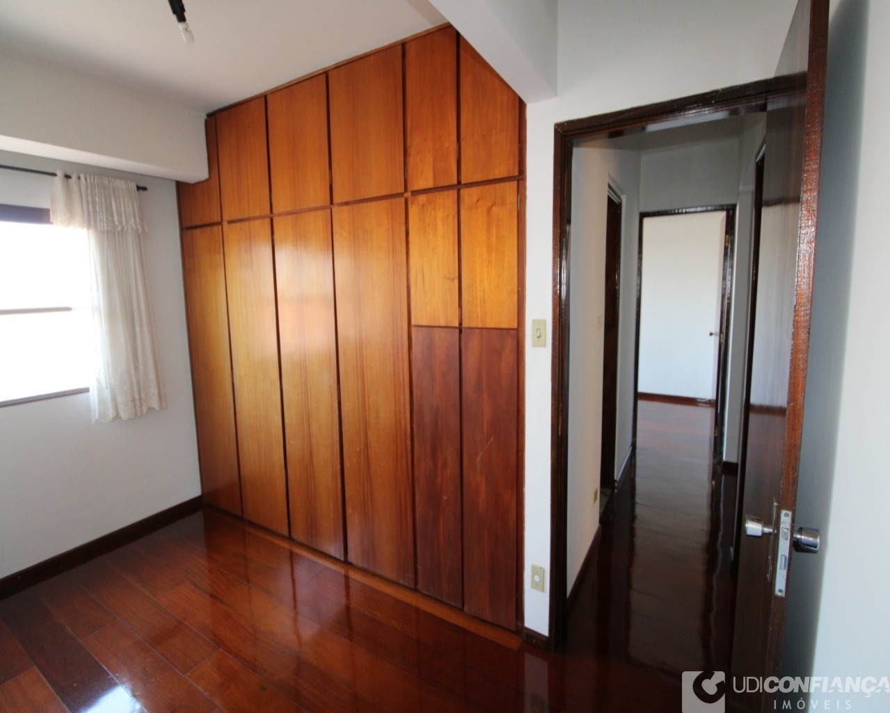 Apartamento à venda com 3 quartos, 117m² - Foto 7