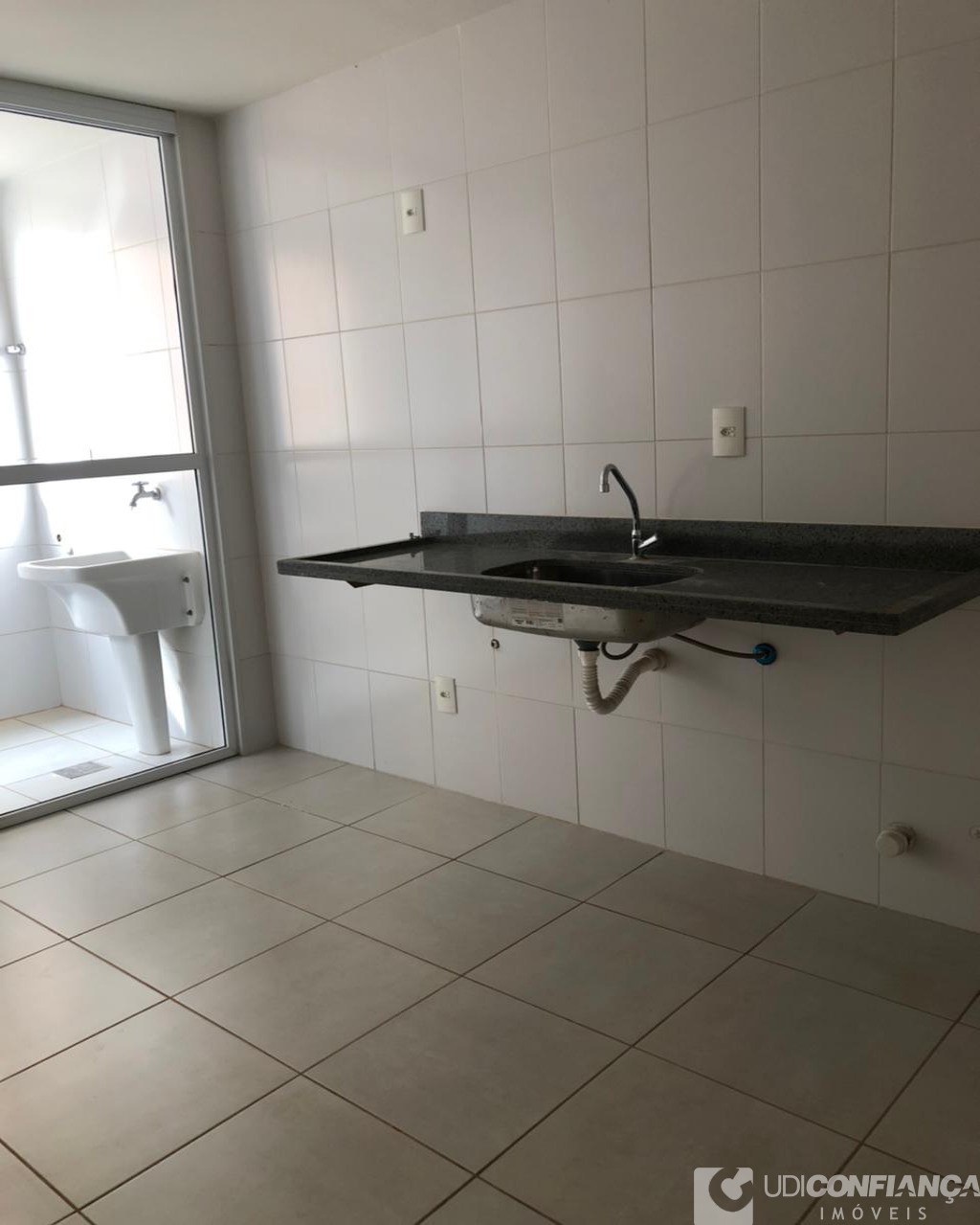 Apartamento à venda com 3 quartos, 86m² - Foto 2