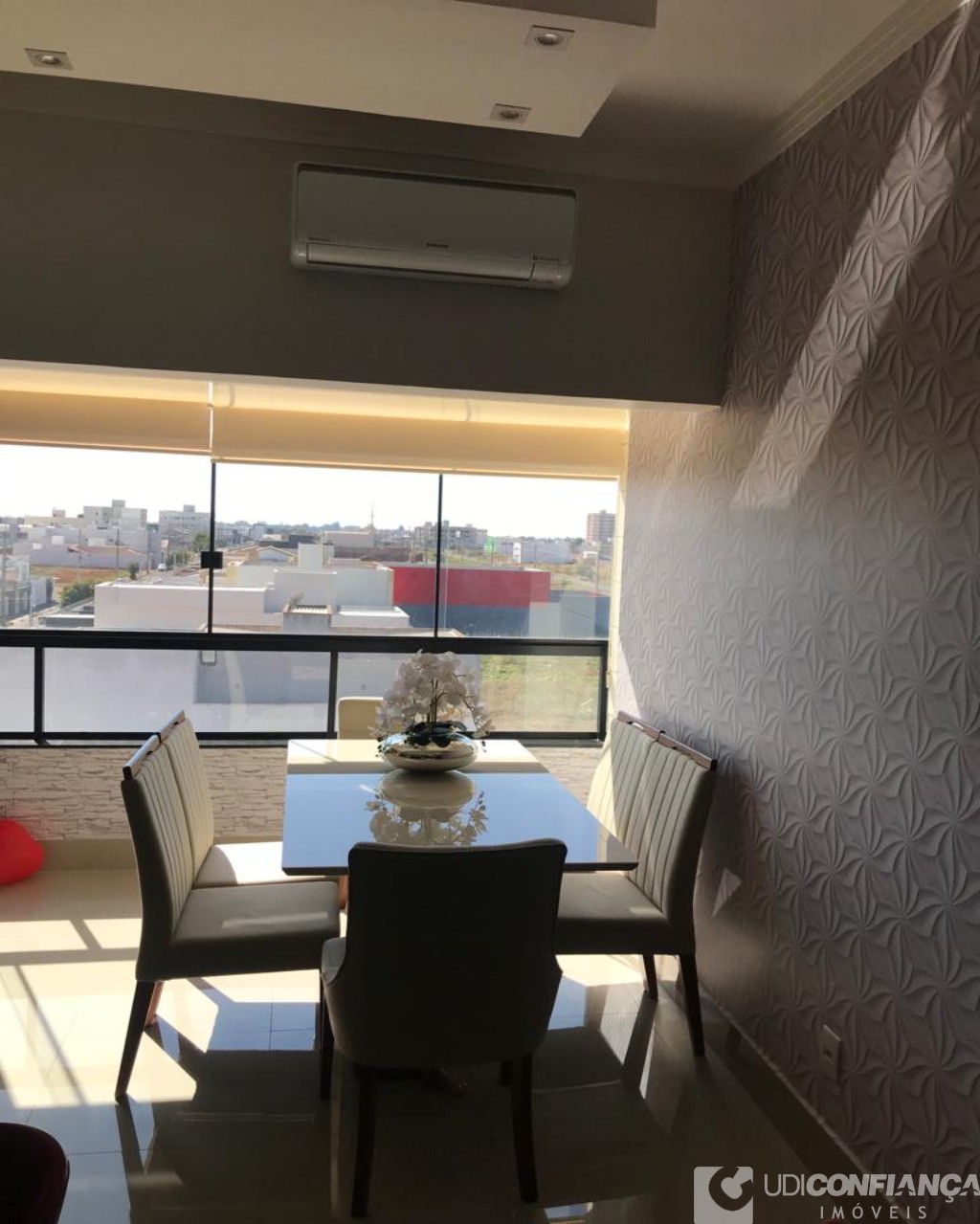 Apartamento à venda com 2 quartos, 70m² - Foto 3