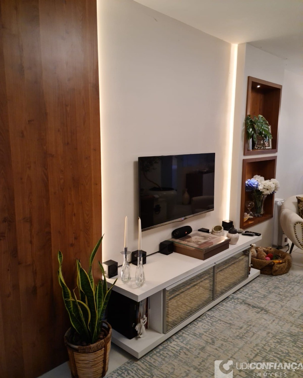 Apartamento à venda com 2 quartos, 72m² - Foto 3