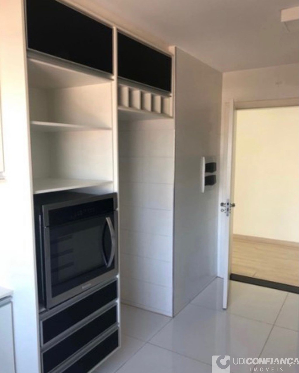 Apartamento à venda com 2 quartos, 72m² - Foto 2