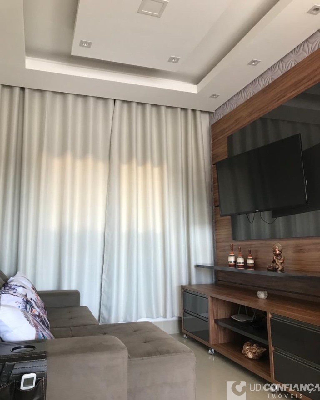 Apartamento à venda com 2 quartos, 70m² - Foto 2