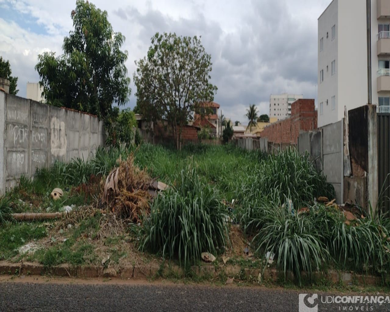 Terreno à venda, 450m² - Foto 1