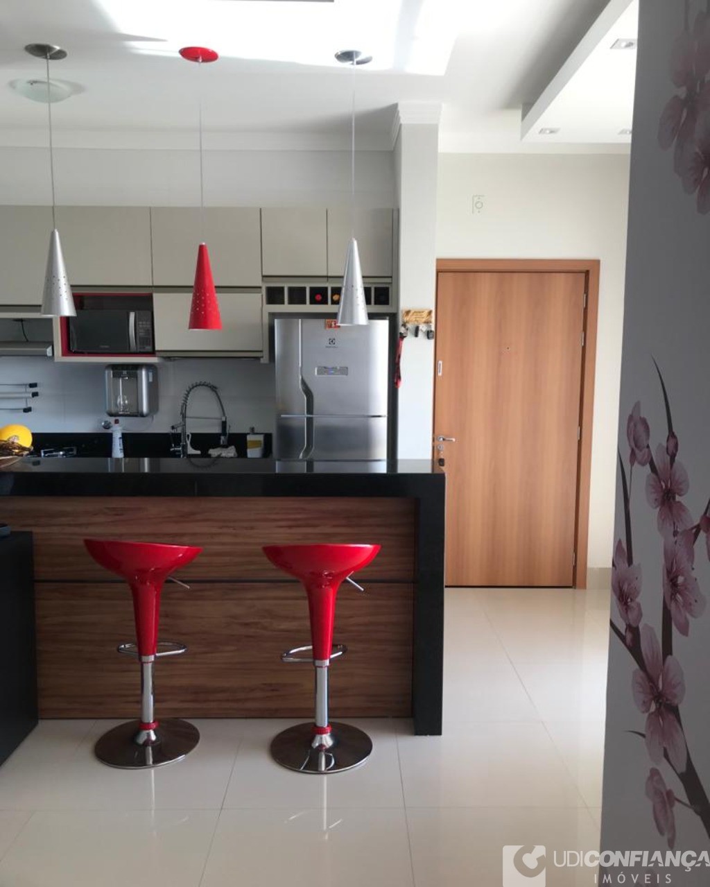 Apartamento à venda com 2 quartos, 70m² - Foto 1