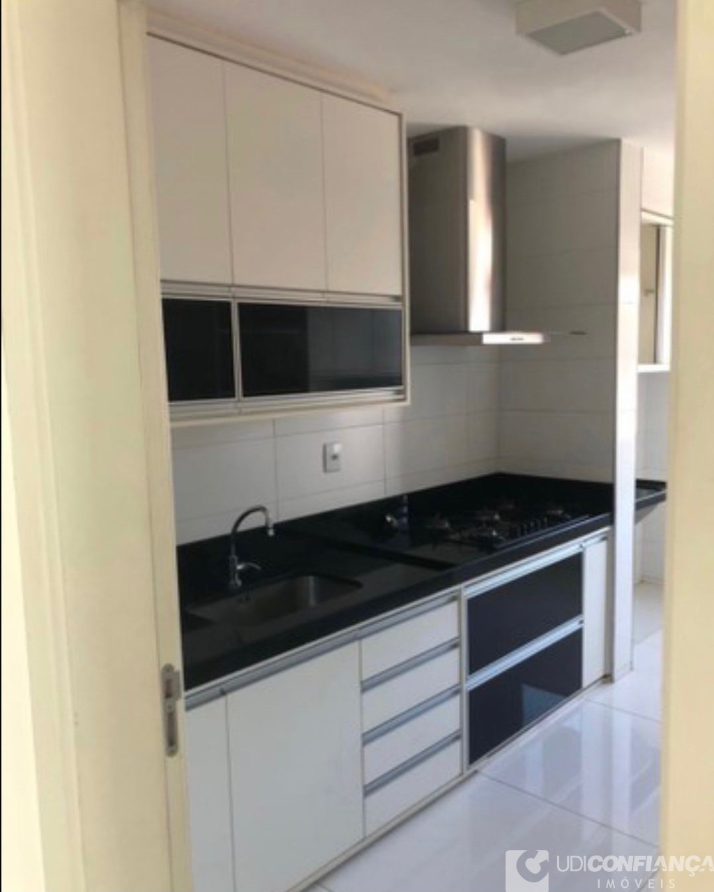 Apartamento à venda com 2 quartos, 72m² - Foto 3