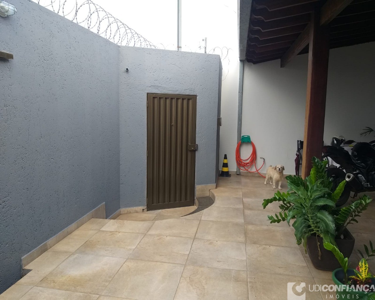 Casa à venda com 3 quartos, 220m² - Foto 2