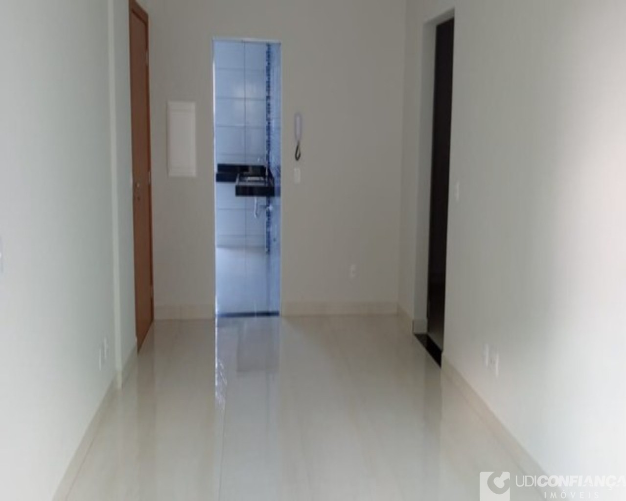 Apartamento à venda com 3 quartos, 100m² - Foto 2