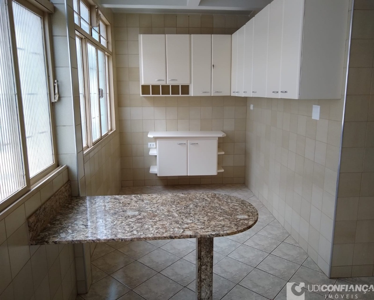 Apartamento à venda com 3 quartos, 165m² - Foto 1