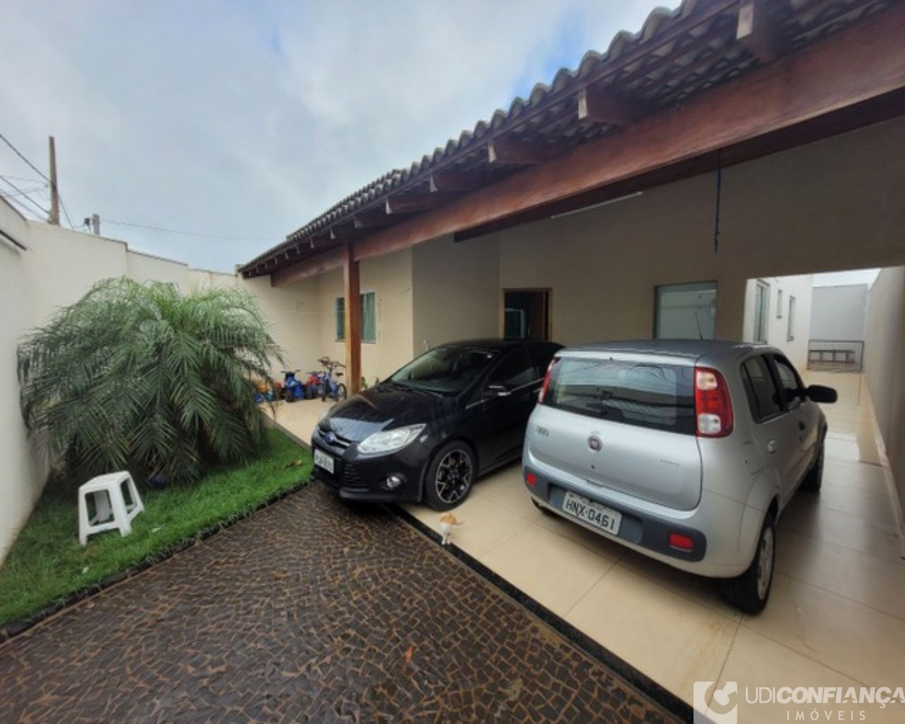 Casa à venda com 3 quartos, 179m² - Foto 3