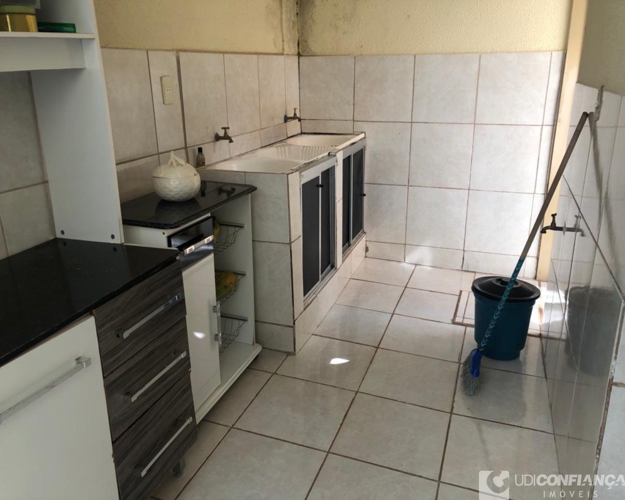 Casa à venda com 2 quartos, 80m² - Foto 8