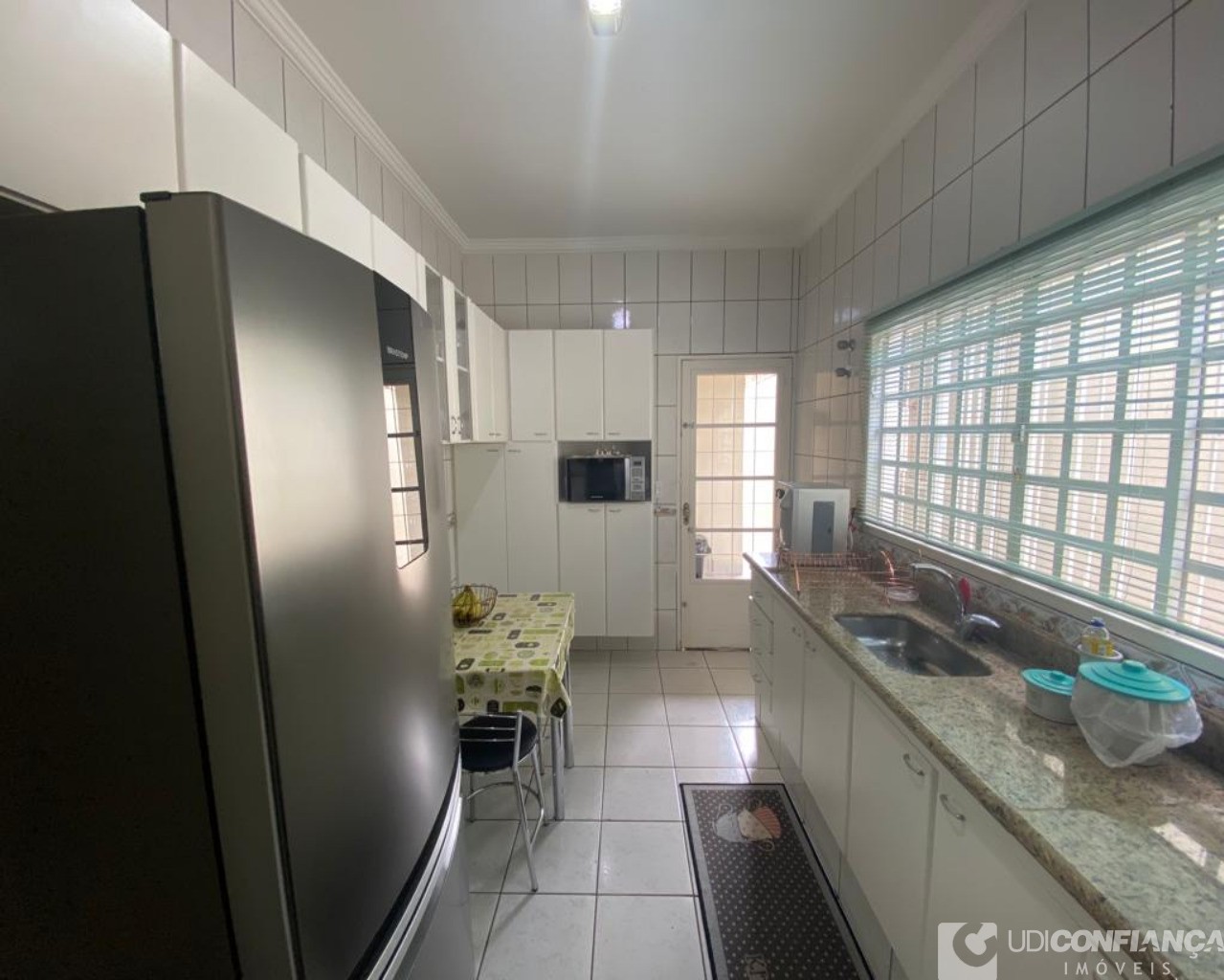 Casa à venda com 3 quartos, 217m² - Foto 14