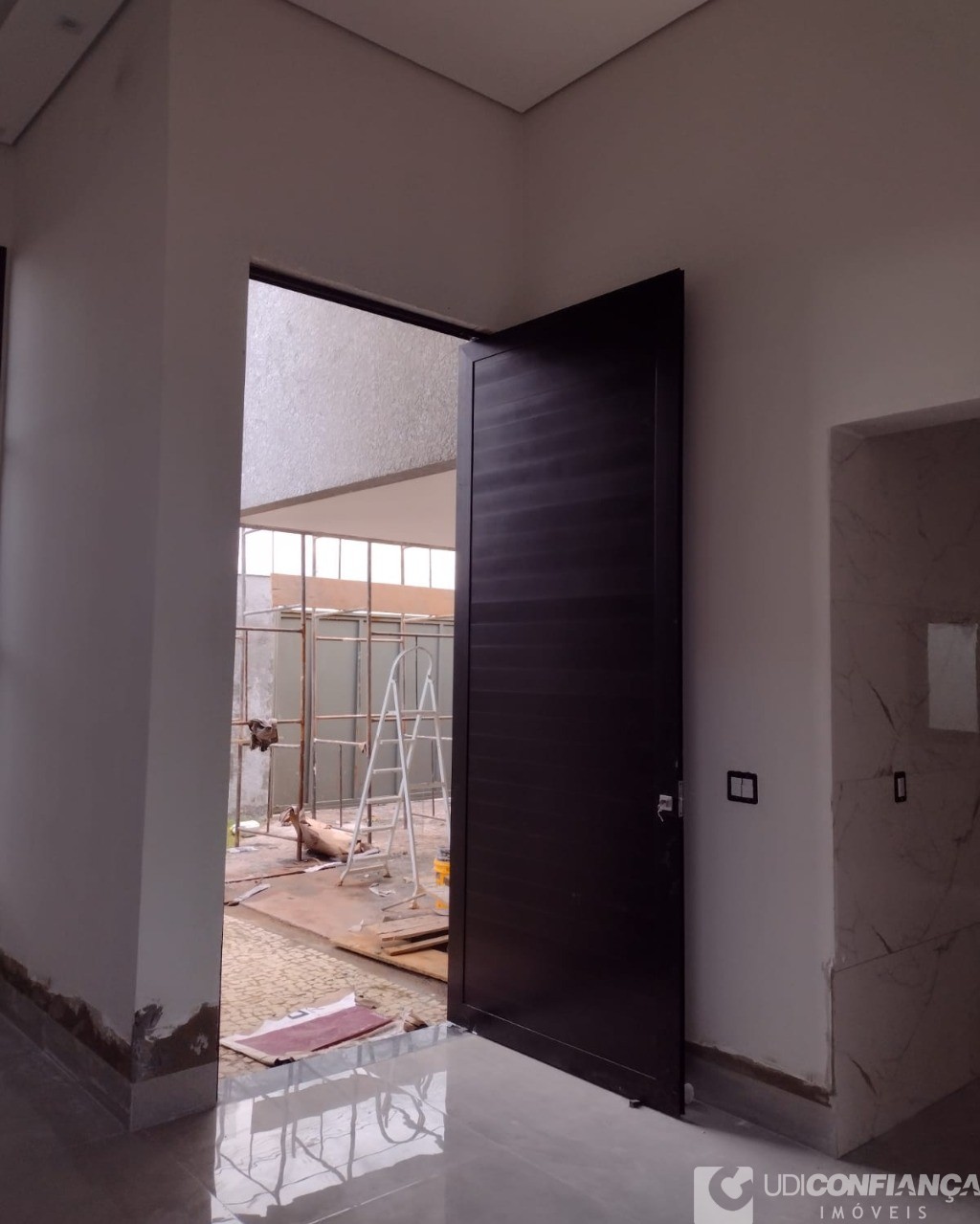 Casa à venda com 3 quartos, 168m² - Foto 4