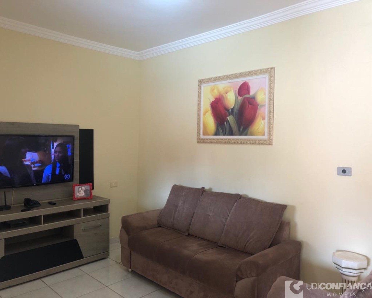 Casa à venda com 2 quartos, 80m² - Foto 1