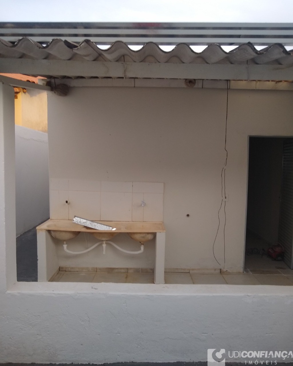 Casa à venda com 2 quartos, 85m² - Foto 2