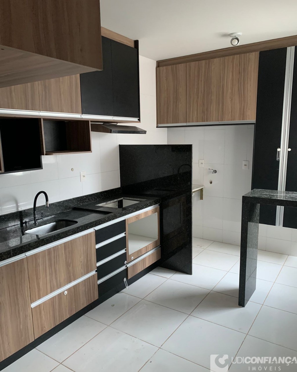 Apartamento à venda com 2 quartos, 62m² - Foto 3