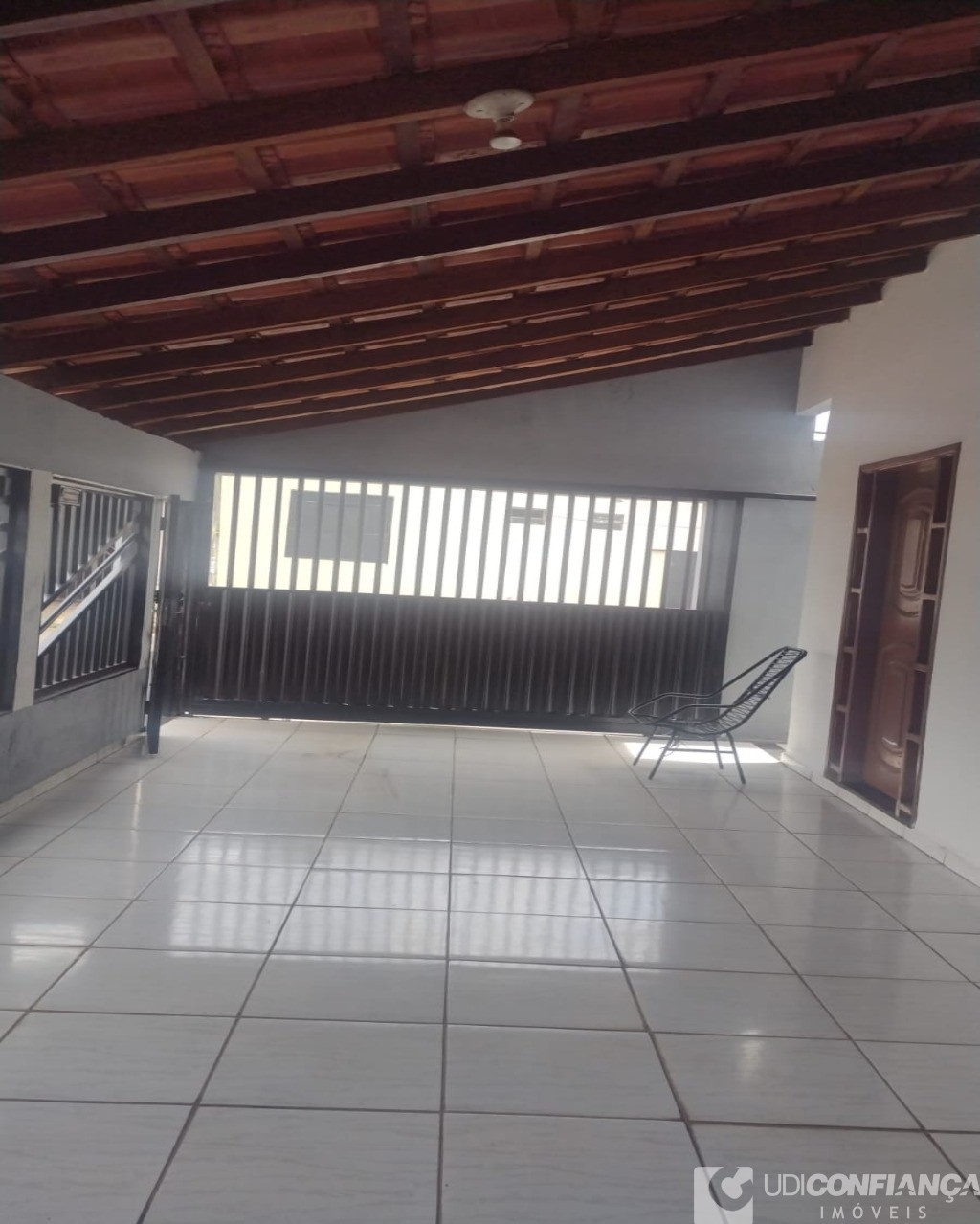 Casa à venda com 3 quartos, 200m² - Foto 2