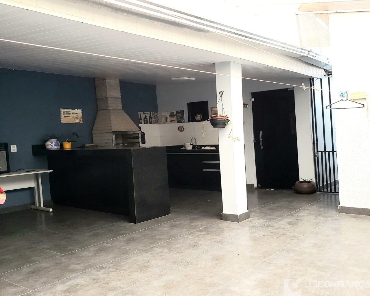 Casa à venda com 3 quartos, 180m² - Foto 1