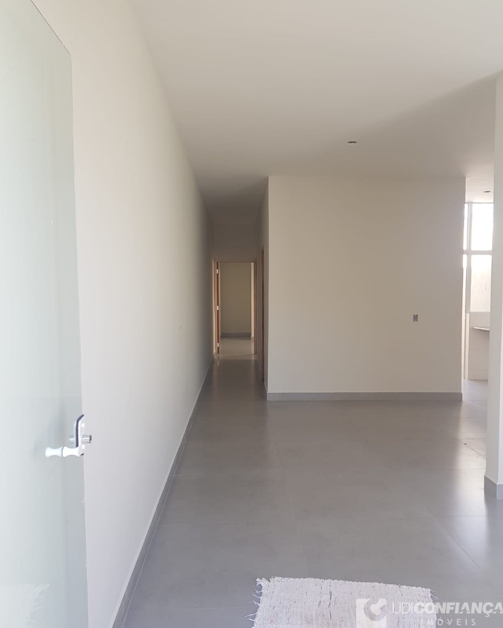 Casa à venda com 2 quartos, 64m² - Foto 1