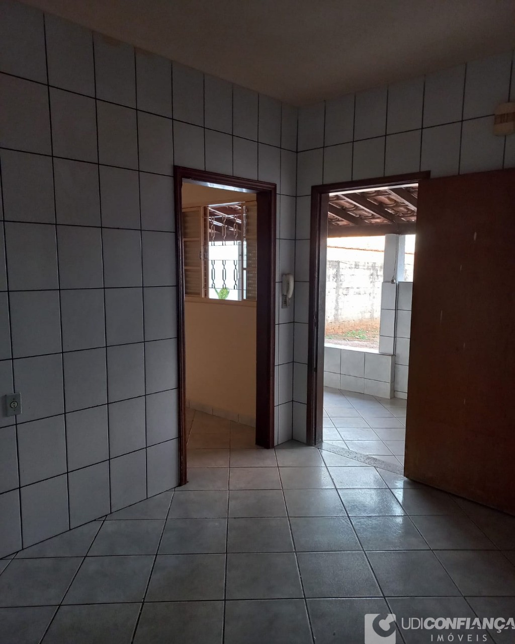 Casa à venda com 2 quartos, 70m² - Foto 4