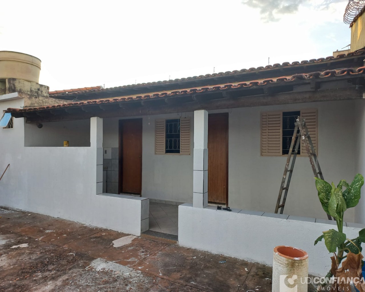 Casa à venda com 2 quartos, 70m² - Foto 2