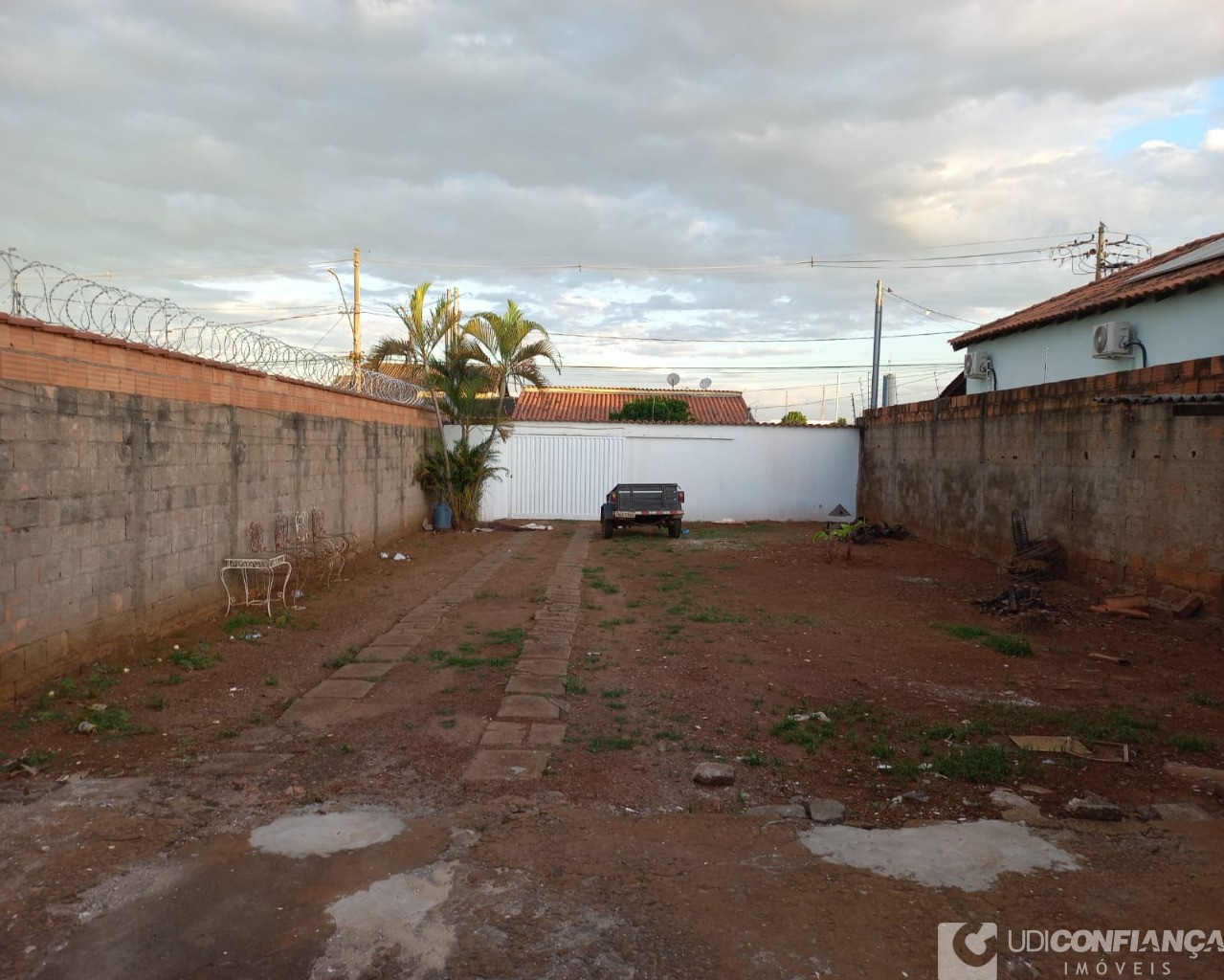 Casa à venda com 2 quartos, 70m² - Foto 11