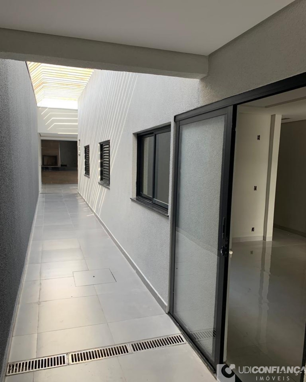 Casa à venda com 4 quartos, 240m² - Foto 3