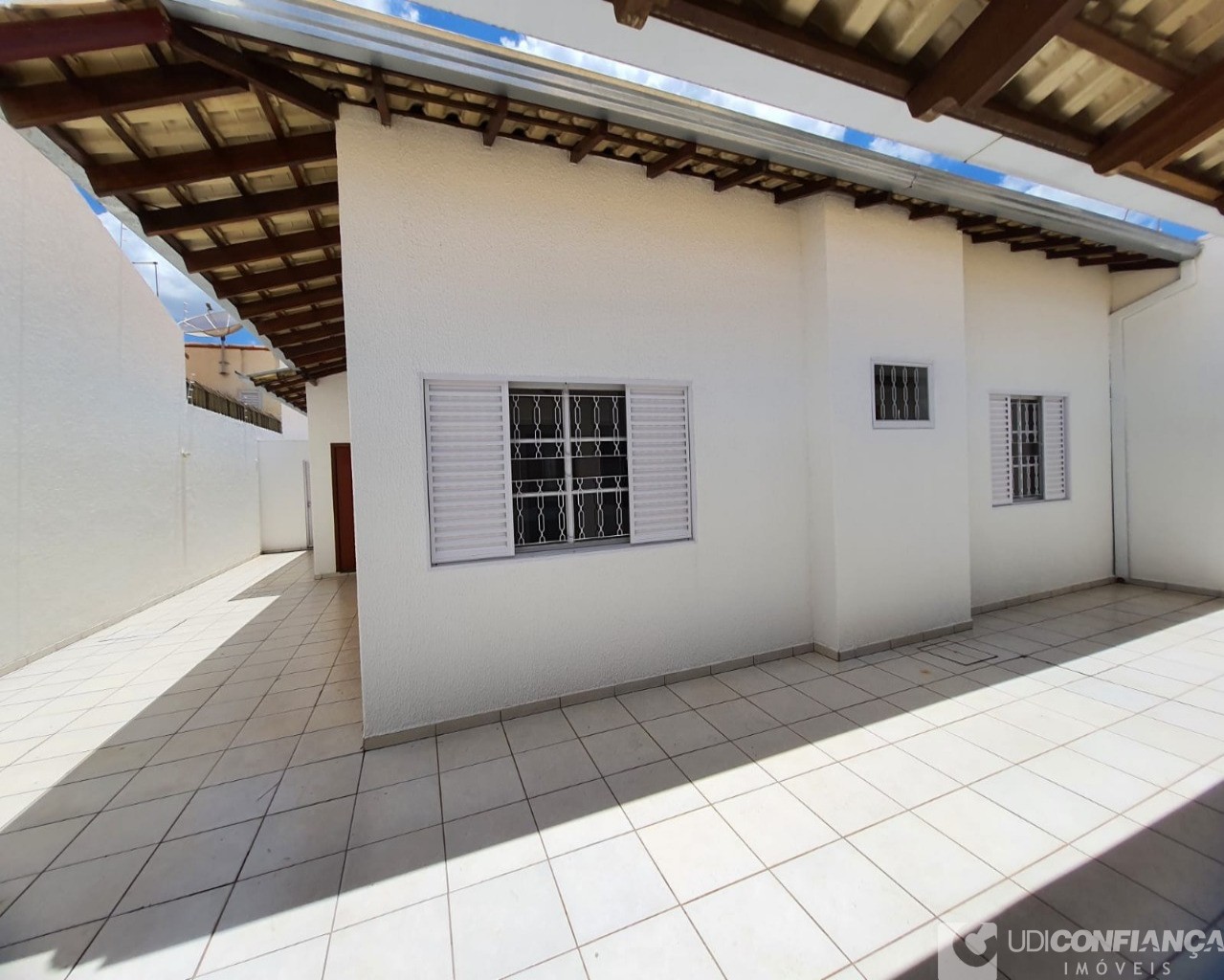 Casa à venda com 3 quartos, 242m² - Foto 3