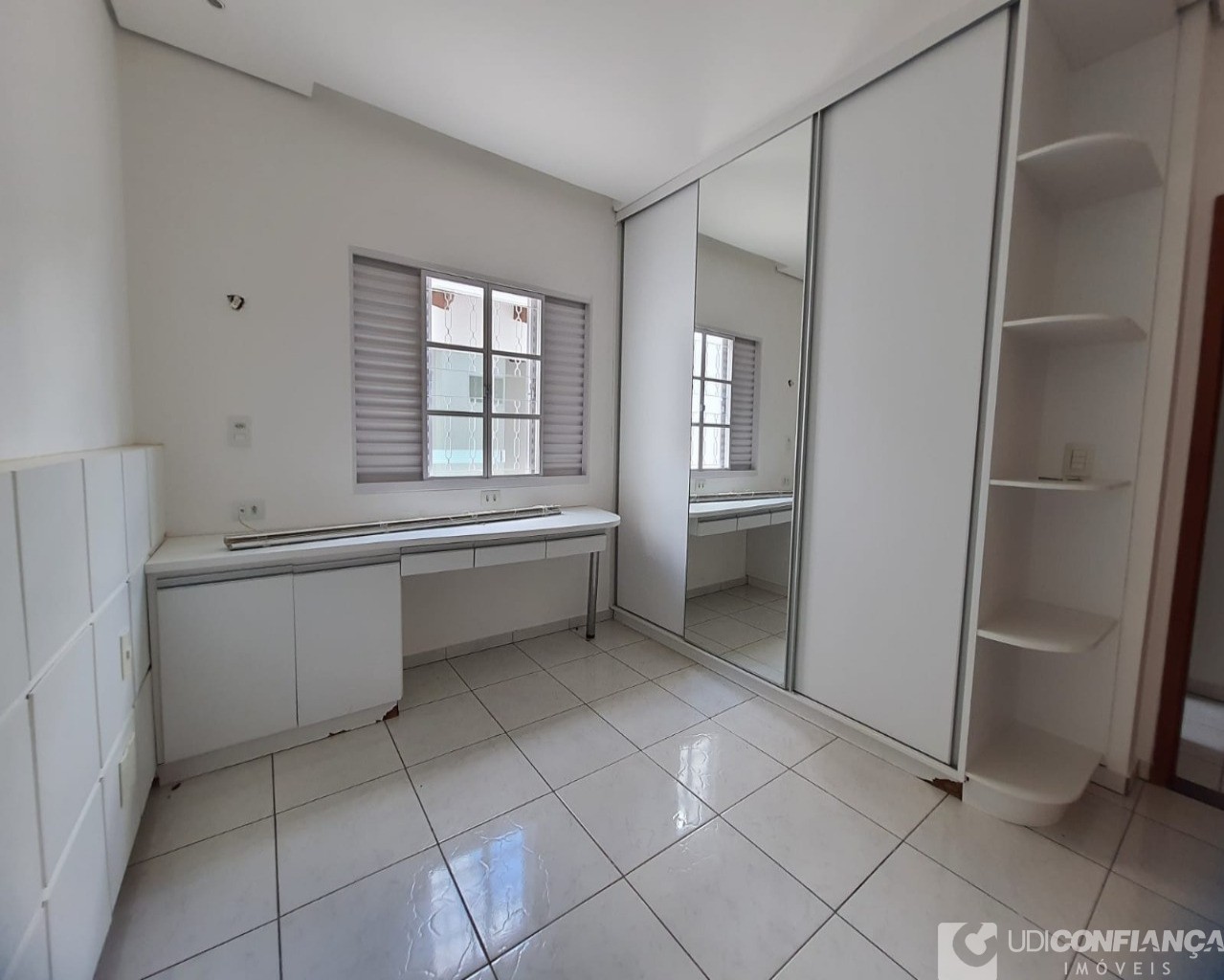 Casa à venda com 3 quartos, 242m² - Foto 8