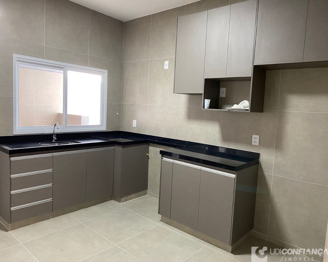 Casa à venda com 3 quartos, 150m² - Foto 4