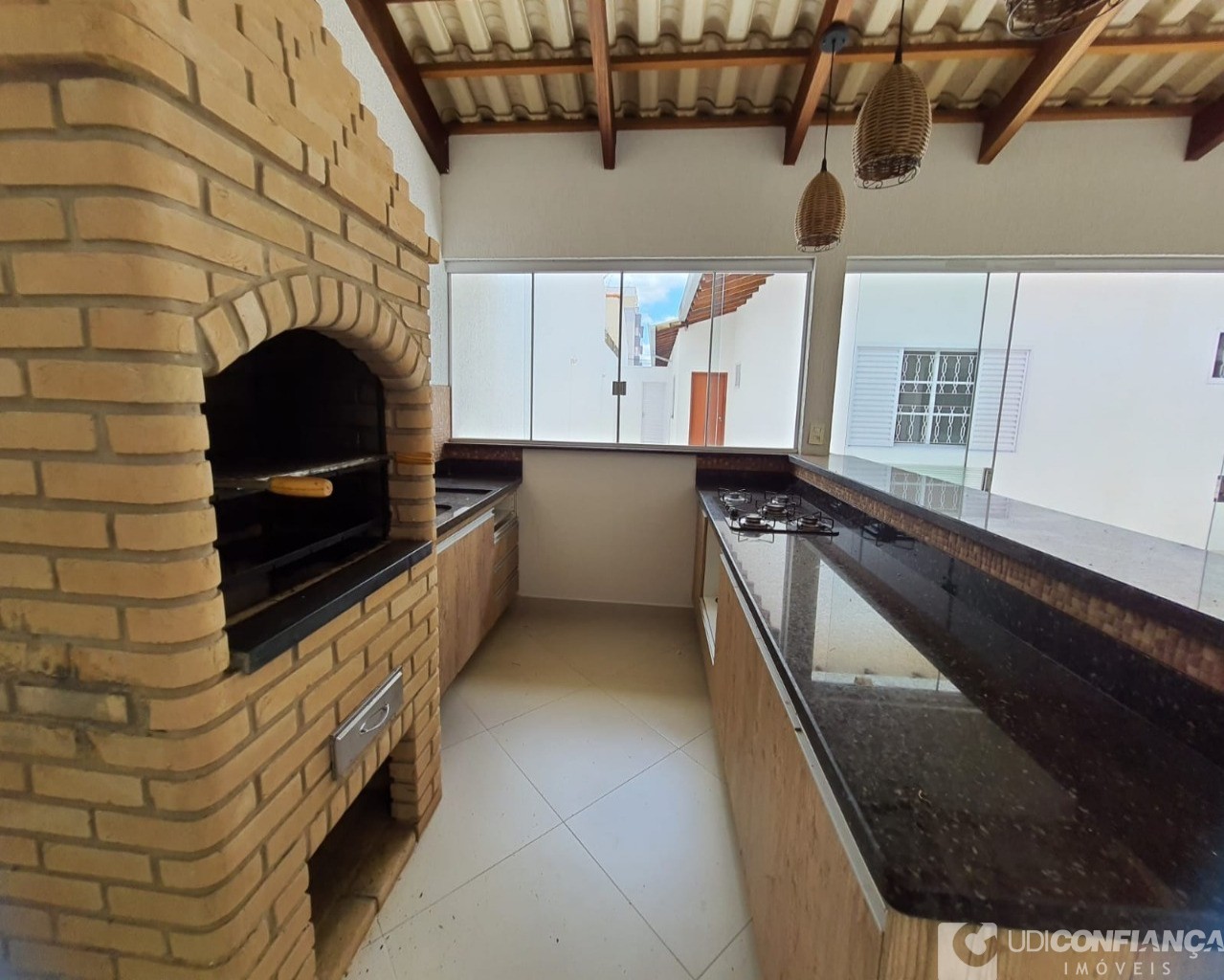 Casa à venda com 3 quartos, 242m² - Foto 25