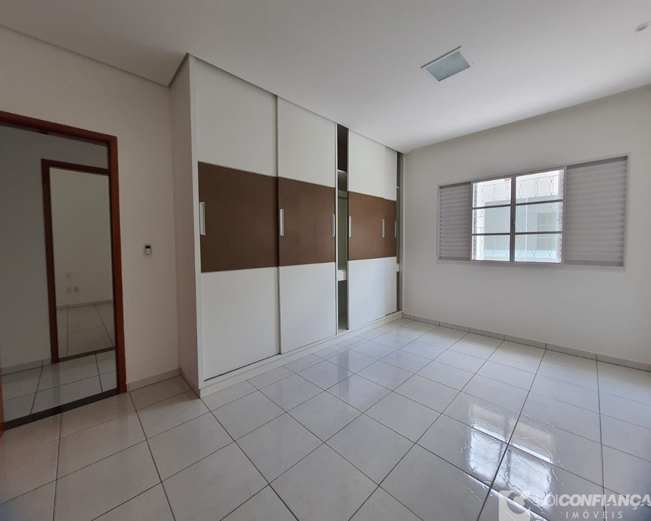 Casa à venda com 3 quartos, 242m² - Foto 12