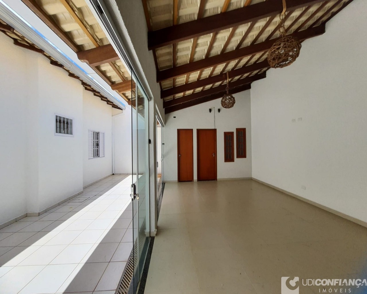 Casa à venda com 3 quartos, 242m² - Foto 14