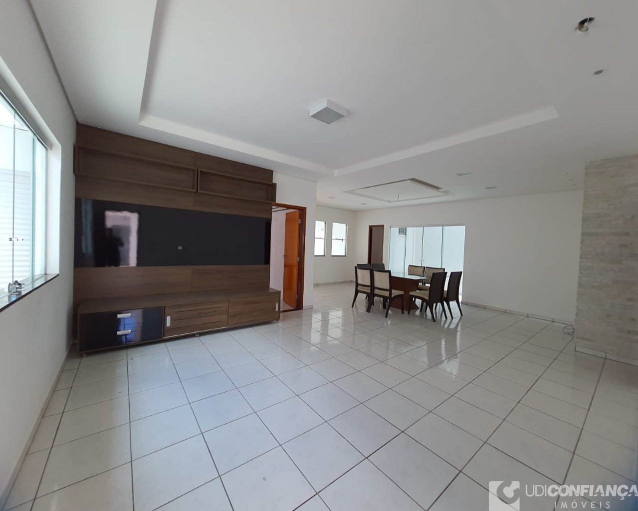 Casa à venda com 3 quartos, 242m² - Foto 5