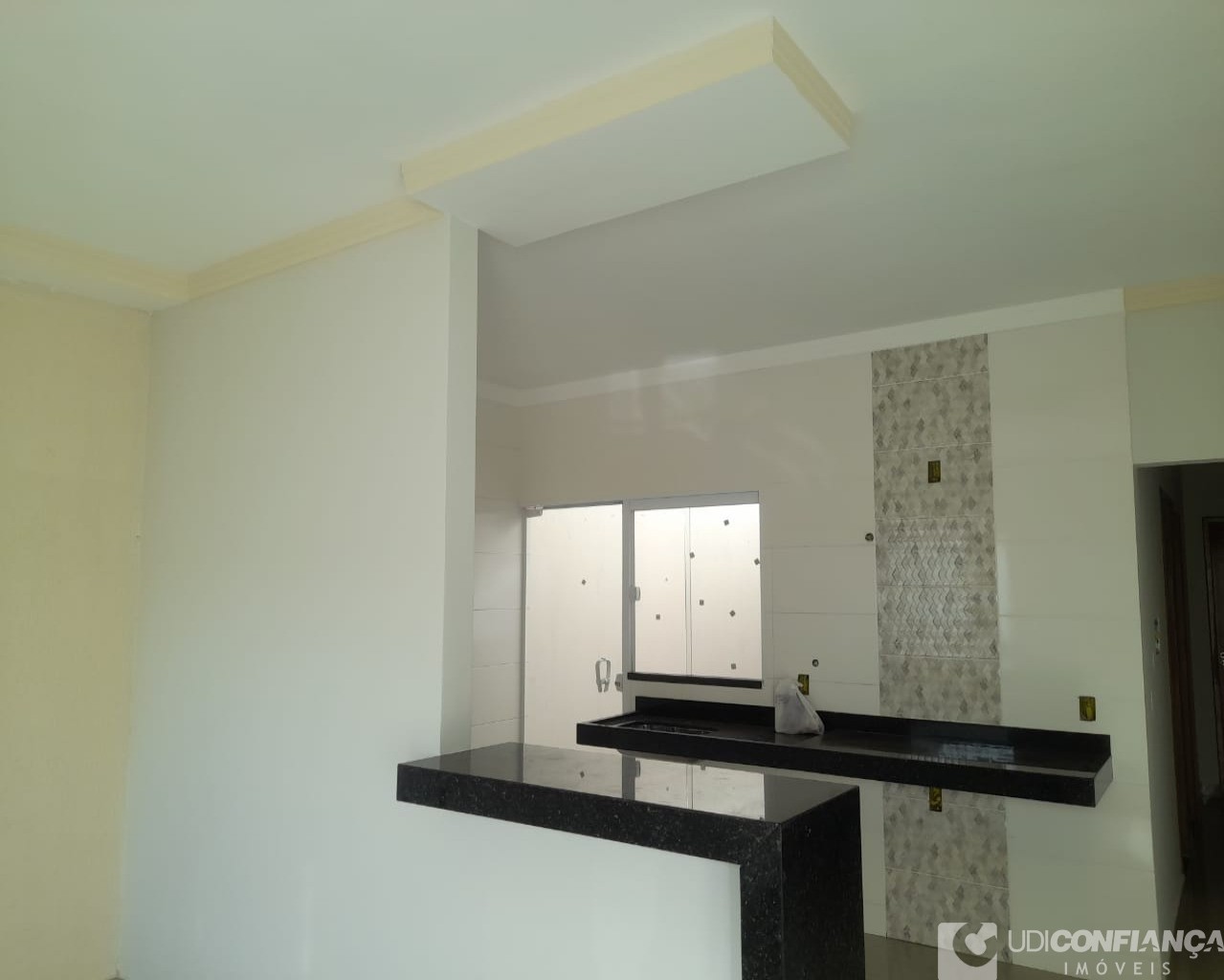 Casa à venda com 2 quartos, 68m² - Foto 1